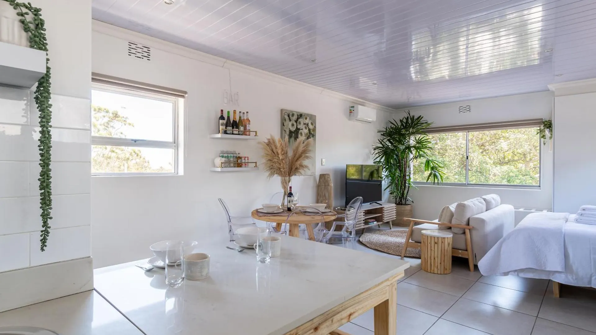 Stylish Spacious Studio Apartment Opposite Green Point Park Cape Town 0*,  South Africa