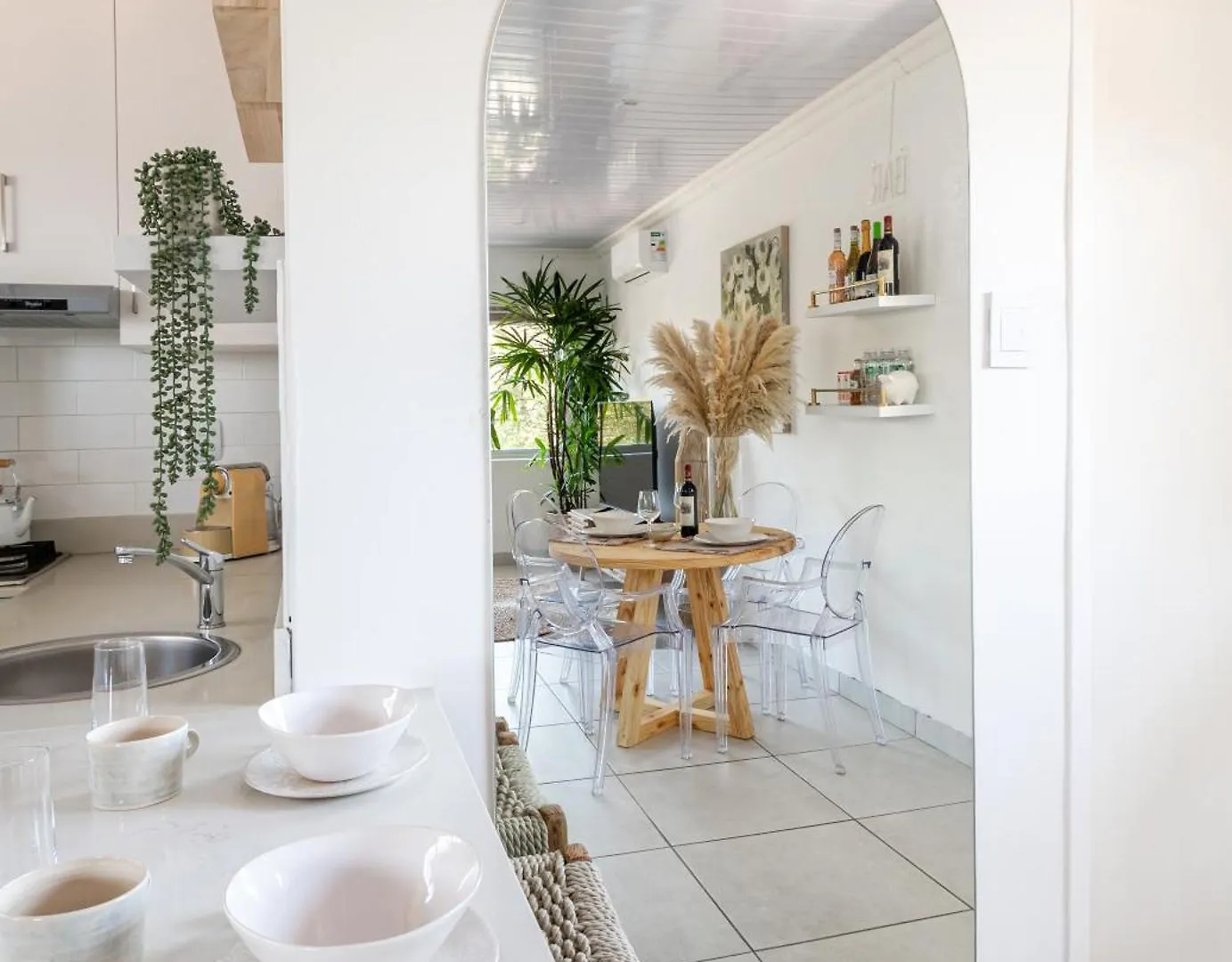 Stylish Spacious Studio Apartment Opposite Green Point Park Cape Town