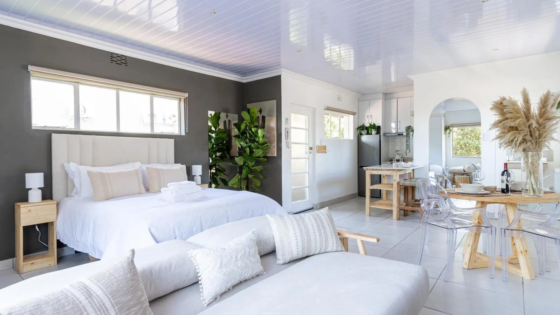 Stylish Spacious Studio Apartment Opposite Green Point Park Cape Town 0*,
