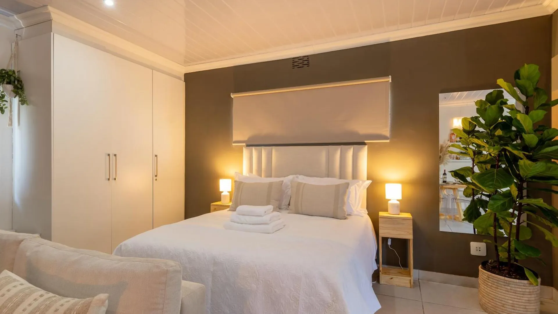 Stylish Spacious Studio Apartment Opposite Green Point Park Cape Town South Africa